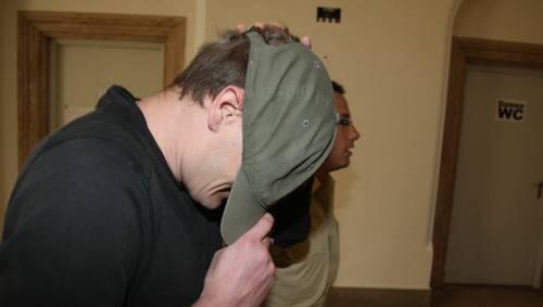 Zeigte sich schüchtern vor Gericht: Der fünffache Vater Marc D. (35) räumte gestern zur Strafmilderung die vielen Vorwürfe ein. Zeigte sich schüchtern vor Gericht: Der fünffache Vater Marc D. (35) räumte gestern zur Strafmilderung die vielen Vorwürfe ein.