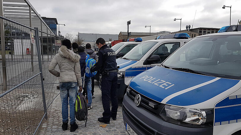Dreizehn Migranten hat die Bundespolizei am Donnerstag in München aufgegriffen.