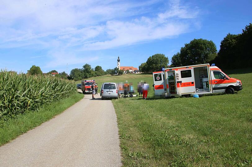 Ob der Motorradfahrer einen Führerschein für die Maschine besitze, sei Gegenstand weiterer Ermittlungen, so die Polizei.