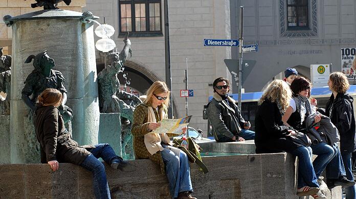 Wer sich am Marienplatz verabredet, trifft sich häufig am Fischbrunnen. (Archivbild)