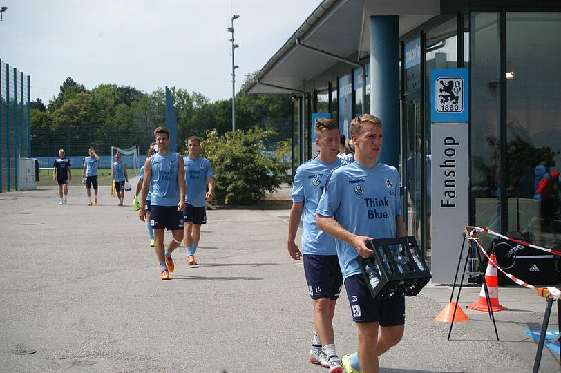 Die Bilder vom Freitagstraining der Löwen.