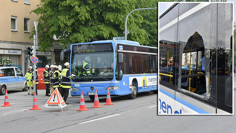 Das kleine Bild zeigt die zerbrochene Seitenscheibe des Busses.