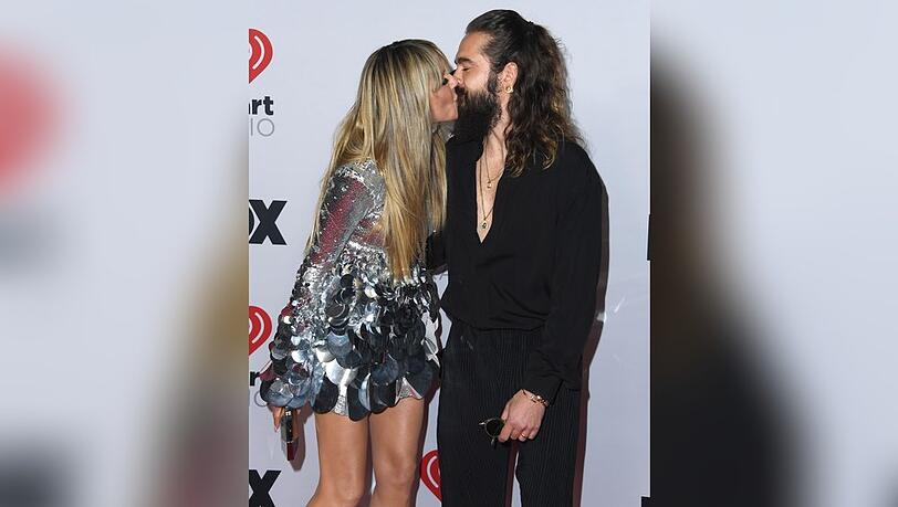Heidi Klum und Tom Kaulitz zeigten sich bei den iHeartRadio Music Awards schwer verliebt.