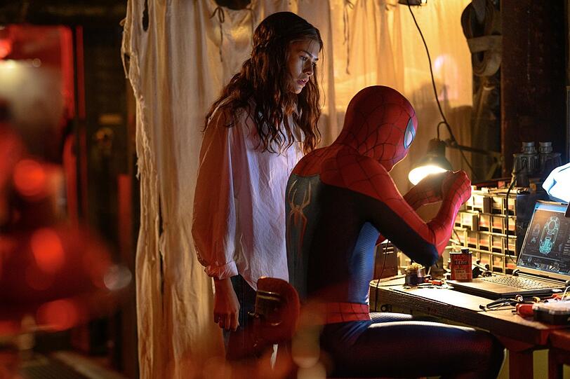Zendaya mit ihrem Spider Man.
