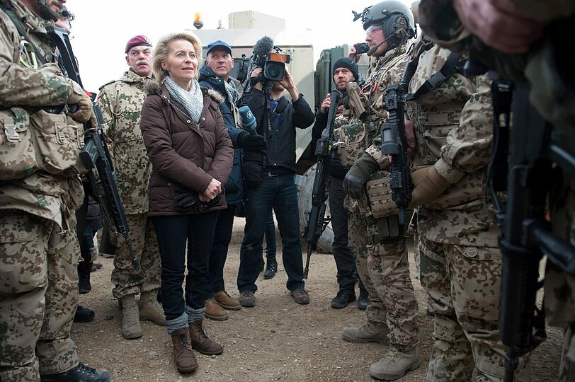 Verteidigungsministerin Ursula von der Leyen in Afghanistan. Die Bilder vom Blitzbesuch in Masar-i-Scharif.
