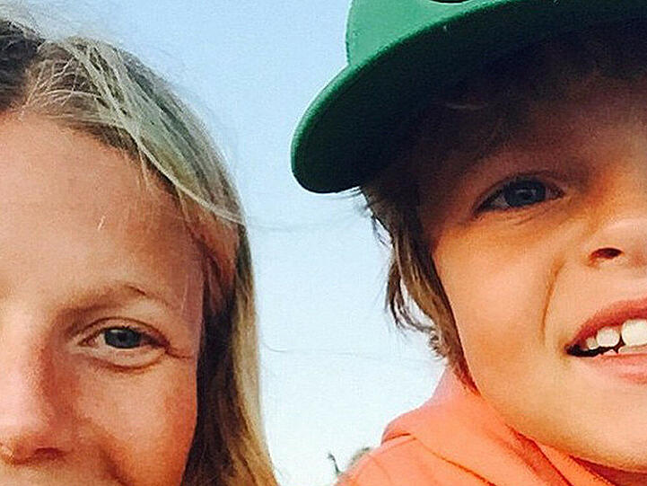 Gwyneth Paltrow und Sohn Moses am Strand