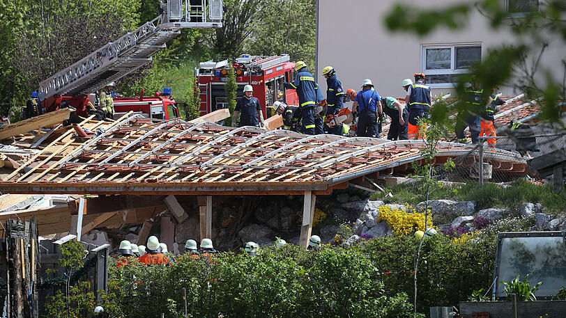 Das Haus ist völlig zusammengebrochen - Szenen vom Unglücksort in Rettenbach.