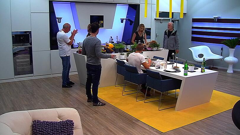 Die Luxusetage erfährt von Big Brother, dass Edona gehen musste.