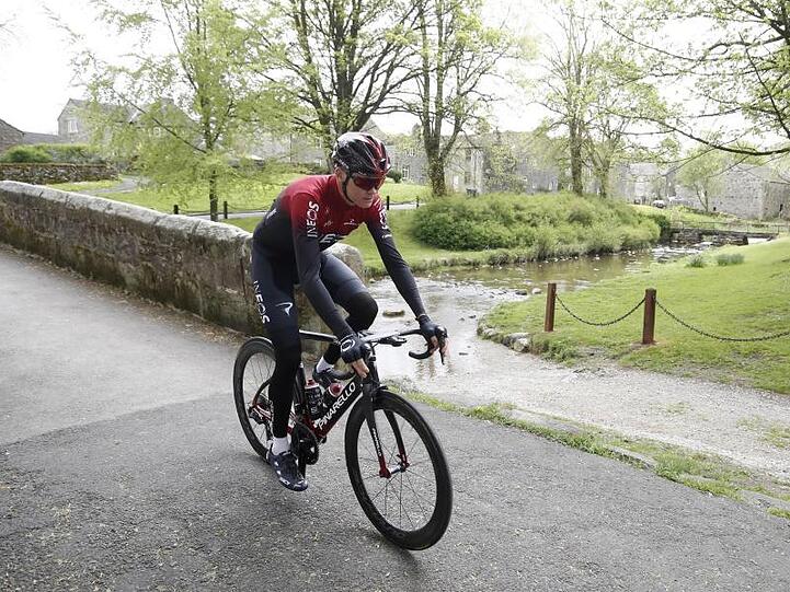 Chris Froome musste das Critérium du Dauphiné nach einem Trainingssturz aufgeben.
