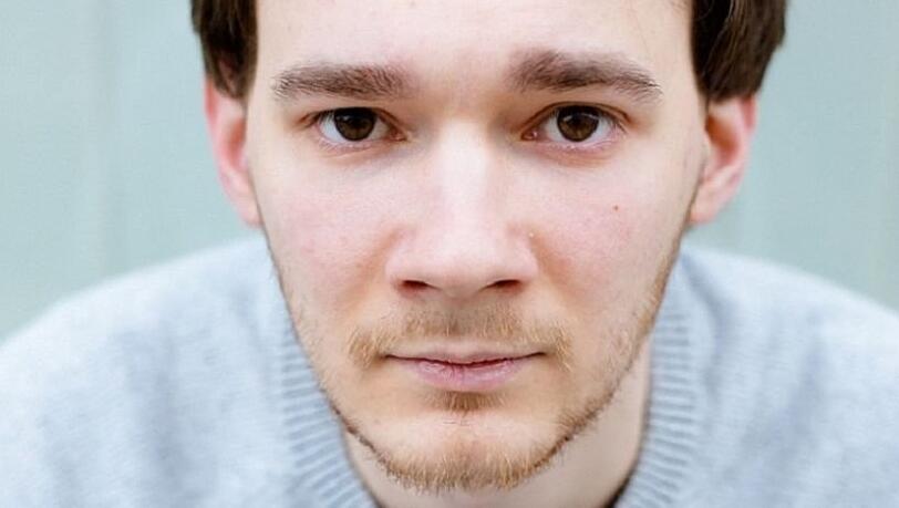Geboren 1992 in Voitsberg (Steiermark). Felix Hafner studierte Schauspielregie am Reinhardt-Seminar in Wien. 2017 erhielt er den Nestroy-Theaterpreis als bester männlicher Nachwuchs für seine Inszenierung von "Der Menschenfeind" am Wiener Volkstheater. Geboren 1992 in Voitsberg (Steiermark). Felix Hafner studierte Schauspielregie am Reinhardt-Seminar in Wien. 2017 erhielt er den Nestroy-Theaterpreis als bester männlicher Nachwuchs für seine Inszenierung von "Der Menschenfeind" am Wiener Volkstheater.
