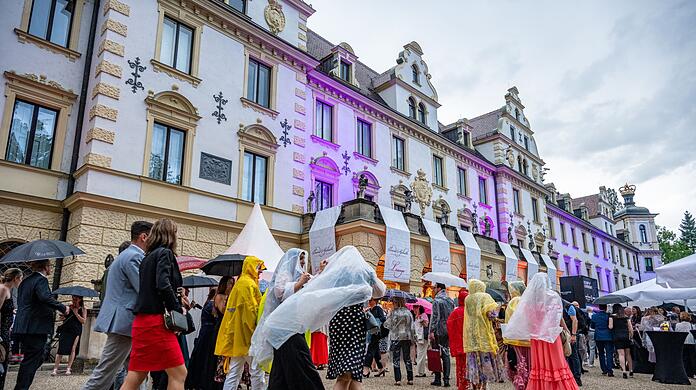 Die Premiere der Regensburger Schlossfestspiele wurde wegen Regen abgesagt.