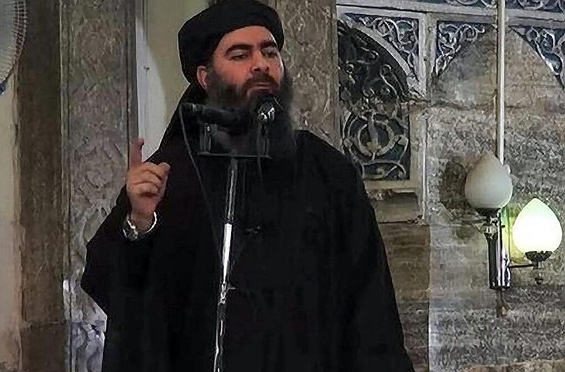 Dieser Screenshot aus einem IS-Video zeigt angeblich Abu Bakr al-Baghdadi, den Chef der Terror-Miliz.