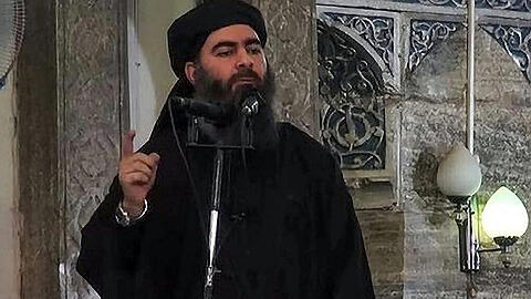 Dieser Screenshot aus einem IS-Video zeigt angeblich Abu Bakr al-Baghdadi, den Chef der Terror-Miliz.