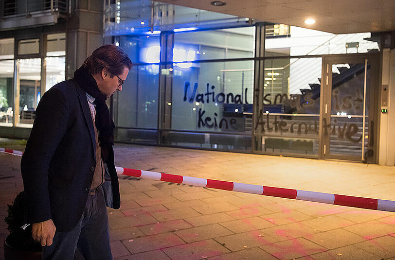 Vermutlich linksradikale Aktivisten haben am Donnerstagabend die CSU-Landeszentrale beschmiert. Die Bilder.