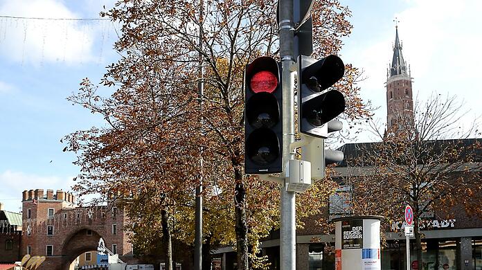 Seit Sonntag steht die Corona-Ampel für Landshut auf Rot. Es gelten strengere Regeln.