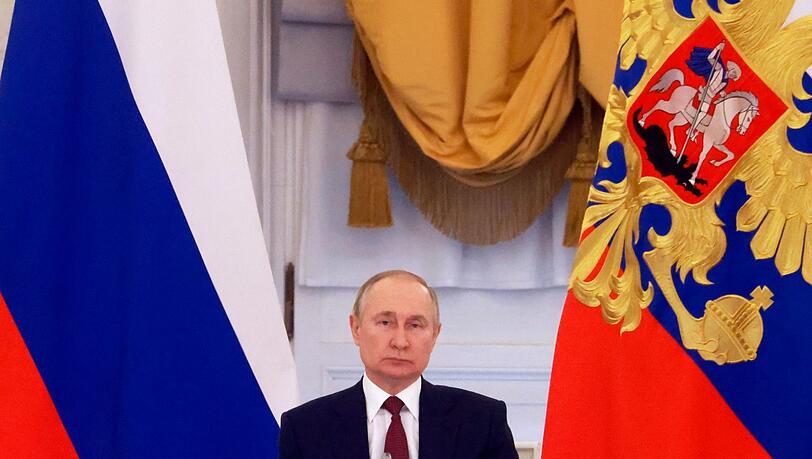Kremlchef Putin sieht, dass sein Krieg nicht nur die Ukraine zerstört, sondern auch der russischen Wirtschaft zusetzt und den sozialen Frieden gefährdet.