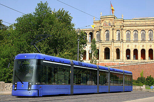 Ganz schön schnittig: so würde es aussehen, wenn eine Variobahn vom Maximilianeum kommt