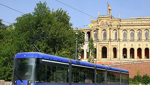 Ganz schön schnittig: so würde es aussehen, wenn eine Variobahn vom Maximilianeum kommt Ganz schön schnittig: so würde es aussehen, wenn eine Variobahn vom Maximilianeum kommt