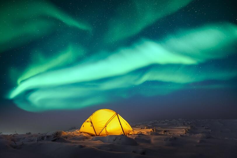 Ein Traum vieler ist es, einmal im Leben Nordlichter zu sehen. Beste Chancen auf dieses wundersame Naturschauspiel haben Sie in den Wintermonaten in Tromsø in Norwegen, auf Island, in Alaska oder im finnischen Lappland. Bleiben Sie am besten mehrere Nächte und tracken Sie die Nordlicht-Aktivität mit Aurora-Apps. Auch in Deutschland konnte man im letzten Jahr beeindruckende Nordlichter beobachten. Ein Traum vieler ist es, einmal im Leben Nordlichter zu sehen. Beste Chancen auf dieses wundersame Naturschauspiel haben Sie in den Wintermonaten in Tromsø in Norwegen, auf Island, in Alaska oder im finnischen Lappland. Bleiben Sie am besten mehrere Nächte und tracken Sie die Nordlicht-Aktivität mit Aurora-Apps. Auch in Deutschland konnte man im letzten Jahr beeindruckende Nordlichter beobachten.