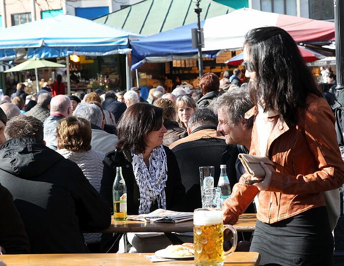Und wer es griabig mag, der trinkt eine Maß am Viktualienmarkt.