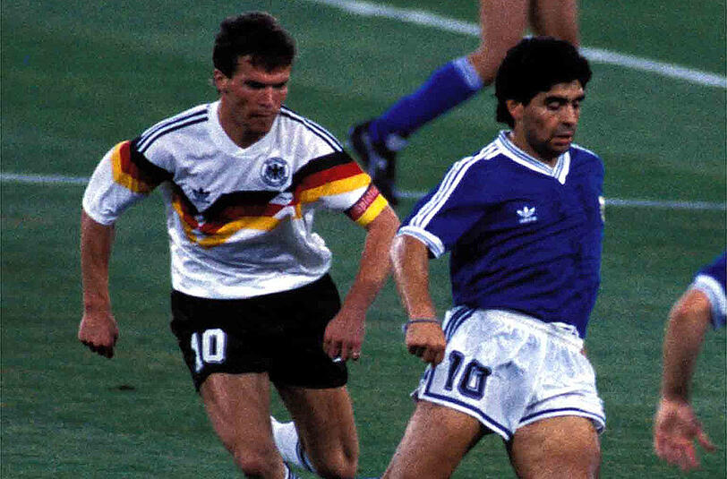 Lothar Matthäus trug insgesamt über zwölf Jahre, zwischen 1987 und 1999, die Kapitänsbinde.