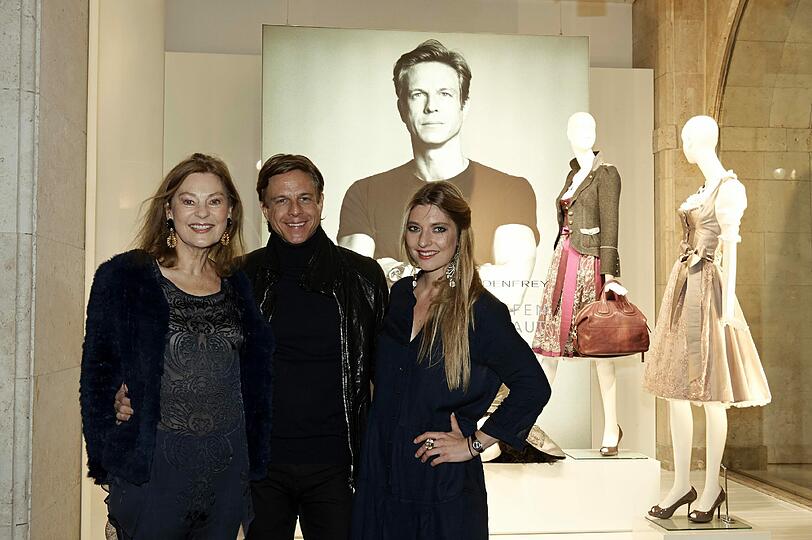 Sabina Nagel und Steffen Schraut mit Antonia Nagel.