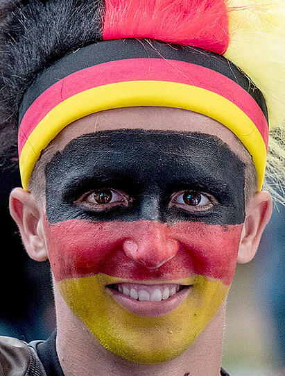 Es gibt nicht nur das hässliche Fan-Gesicht dieser Euro 2016. Sondern auch das schöne und kuriose. Sehen Sie hier die Bilder in unserer Galerie.