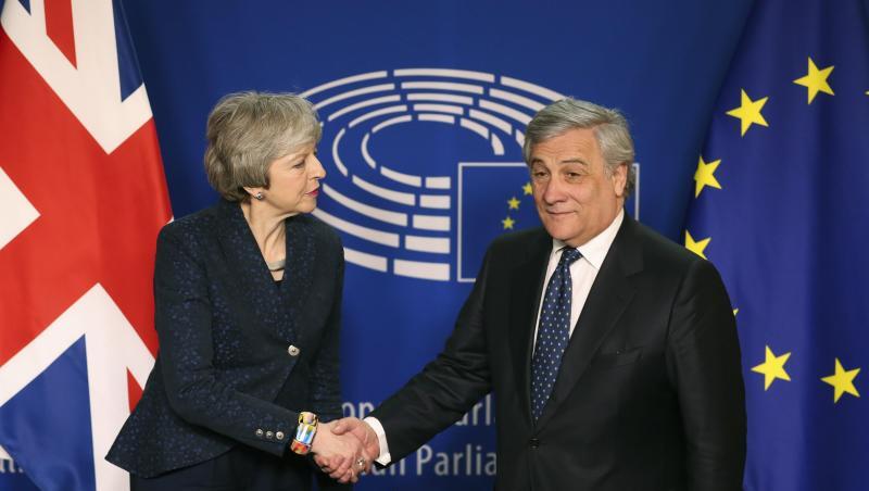 EU-Parlamentspräsident Antonio Tajani begrüßt Großbritanniens Premierministerin Theresa May in Brüsel. EU-Parlamentspräsident Antonio Tajani begrüßt Großbritanniens Premierministerin Theresa May in Brüsel.