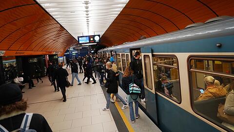 Nicht mehr so voll wie früher: Ein Blick auf den Bahnsteig am U-Bahnhof Marienplatz dieser Tage. (Archivbild)