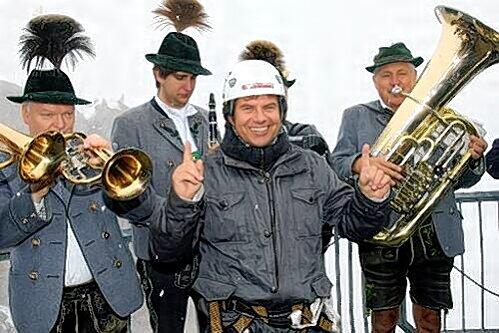 Der Musikantenstadl-Moderator Andy Borg (Mitte) sucht für Show in Nürnberg eine fränkische Blaskapelle - sie soll den Abend in der Frankenhalle eröffnen.