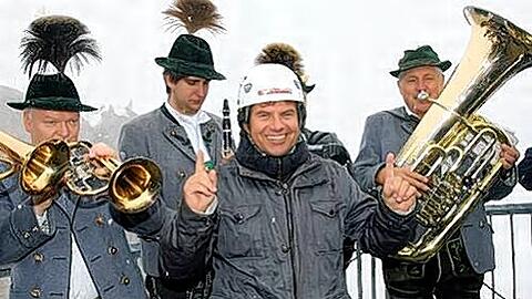 Der Musikantenstadl-Moderator Andy Borg (Mitte) sucht für Show in Nürnberg eine fränkische Blaskapelle - sie soll den Abend in der Frankenhalle eröffnen.