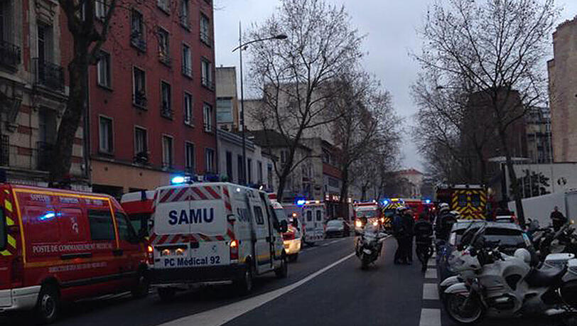 Eine französische Journalistin hat dieses Foto vom Tatort auf Twitter gepostet. Eine französische Journalistin hat dieses Foto vom Tatort auf Twitter gepostet.