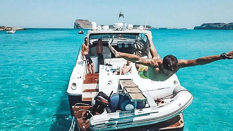 Badespaß vor der griechischen Insel Kreta: Javi Martínez.
