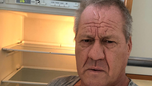 Sauer und hungrig vorm leeren Kühlschrank: Hugo Bachmaier. Sauer und hungrig vorm leeren Kühlschrank: Hugo Bachmaier.