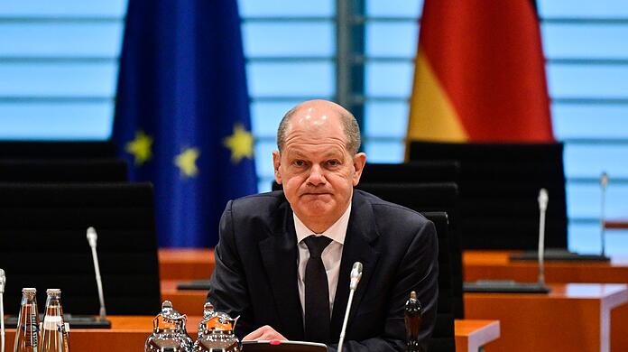 Kiew hofft auf einen Besuch von Bundeskanzler Scholz. Pr&auml;sident Selenskyj will "unmittelbar praktische Entscheidungen treffen (...) inklusive der Lieferung der Waffen".