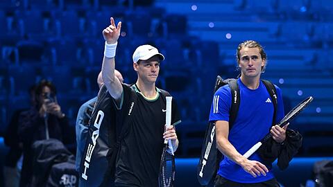 Jannik Sinner (l.) und Alexander Zverev schlagen bei den BMW Open 2025 in München am Aumeisterweg auf, die erstmals der ATP 500 Tour angehören.