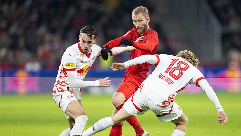 Der FC Bayern um Konrad Laimer (M) spielt am 6. Januar in Salzburg. (Archivbild) Der FC Bayern um Konrad Laimer (M) spielt am 6. Januar in Salzburg. (Archivbild)