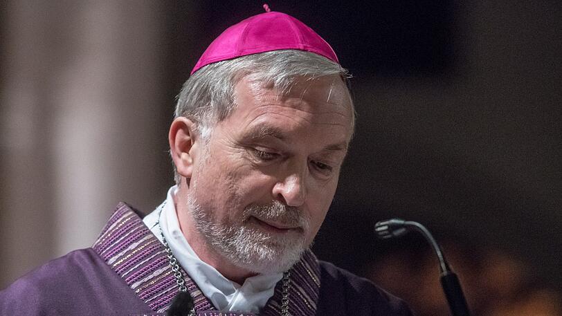 Gregor Maria Hanke, Bischof von Eichstätt, nimmt an einem Gottesdienst im Ingolstädter Liebfrauenmünster zu Auftakt der Frühjahrs-Vollversammlung der Deutschen Bischofskonferenz teil.
