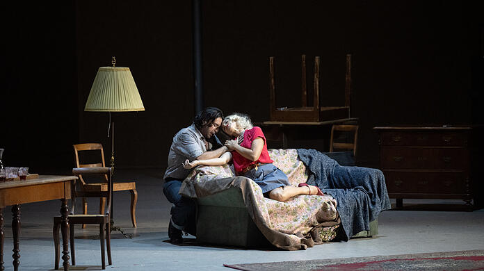 Asmik Grigorian mit Joshua Guerrero in Puccinis "Il tabarro" bei den Salzburger Festspielen.