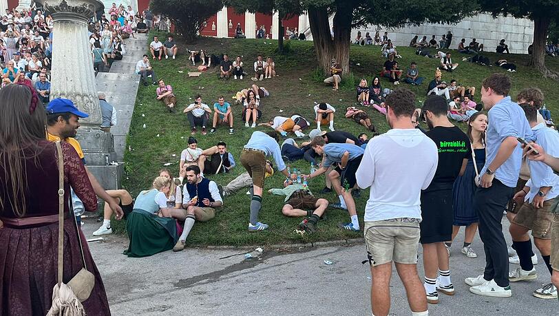  News zum Oktoberfest 2023 &ndash; "Es ist auffallend...": Wiesn-Sanit&auml;ter &uuml;berrascht von diesj&auml;hrigem Oktoberfest 
