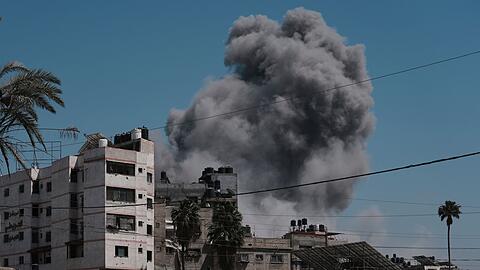 Im Gaza-Krieg stimmt die Hamas dem Waffenruhe-Plan eines US-Vermittlers in einem wichtigen Punkt zu - an anderen Stellen macht sie Bedingungen.