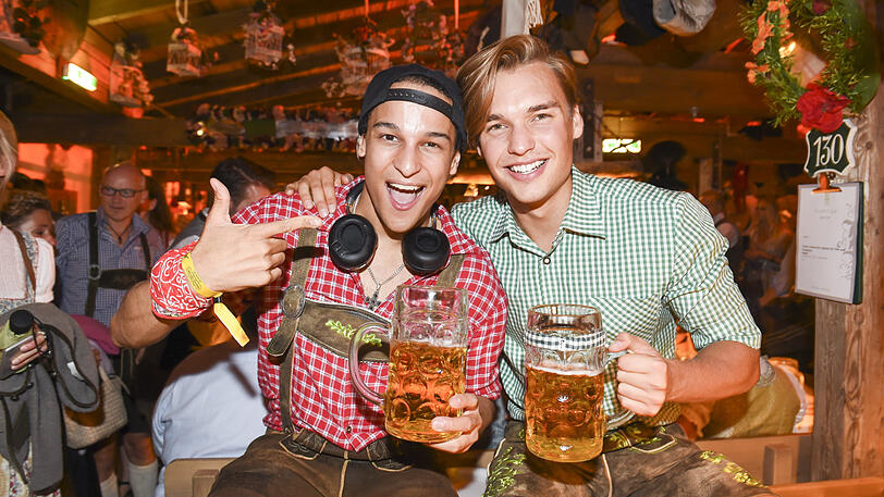 Prinz Damian (DSDS Gewinner) mit Freund Carlos Böttcher