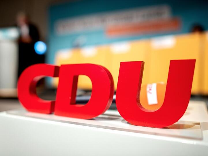 Die Kandidaten für den Parteivorsitz der CDU sollen sich bis zum Sonderparteitag am 25. April in mehreren Formaten den Fragen von Parteimitgliedern stellen.