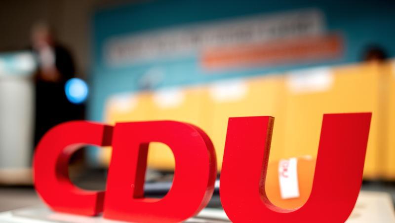 Die Kandidaten für den Parteivorsitz der CDU sollen sich bis zum Sonderparteitag am 25. April in mehreren Formaten den Fragen von Parteimitgliedern stellen. Die Kandidaten für den Parteivorsitz der CDU sollen sich bis zum Sonderparteitag am 25. April in mehreren Formaten den Fragen von Parteimitgliedern stellen.