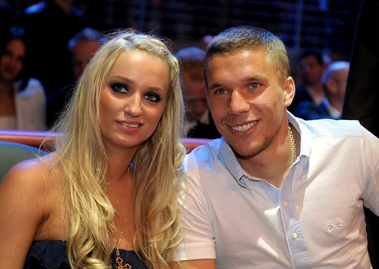 Monika und Lukas Podolski bei einem Boxkampf.