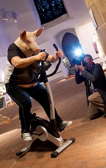 In Osnabrück konnte man dieses aussagekräftige Exponat bei der "Kunstkörperlich- körperkünstlich - Bodies" Ausstellung betrachten.
