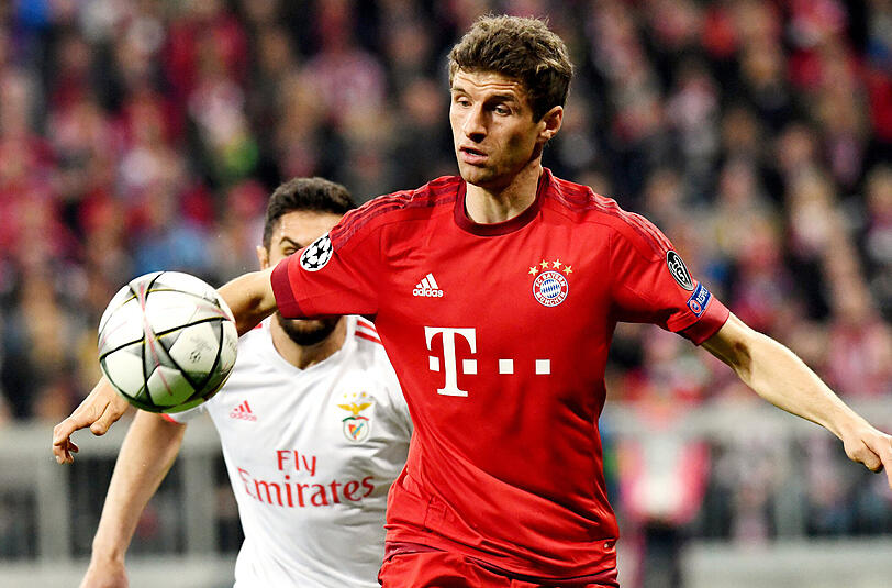 Thomas Müller: Note 4. Scheiterte mit seiner Direktabnahme (20.) am Keeper. Kam nach Thiagos Freistoßheber nicht ganz an den Ball. Tauchte danach größtenteils ab.
