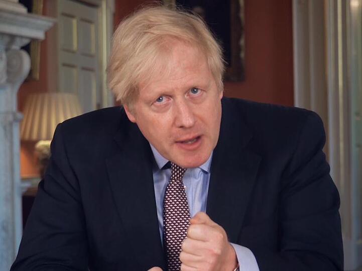 Boris Johnson verkündet in einer Ansprache erste Lockerungen.