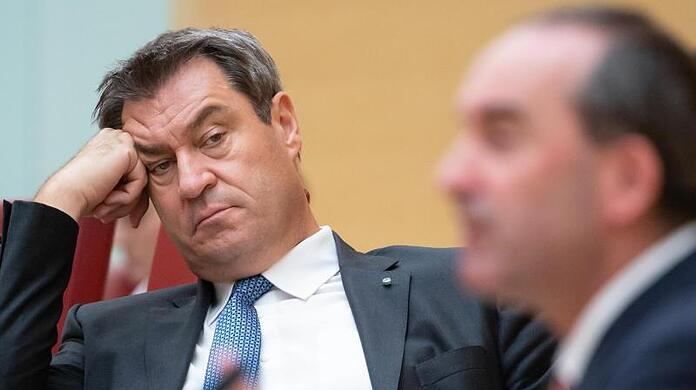 Ministerpräsident Markus Söder und Bayerns Wirtschaftsminister Hubert Aiwanger im September 2020 im Landtag in München.