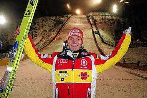 Jubelpose des neuen Überfliegers: Pascal Bodmer nach seinem zweiten Platz beim Weltcup-Auftakt der Skispringer in Kuusamo.